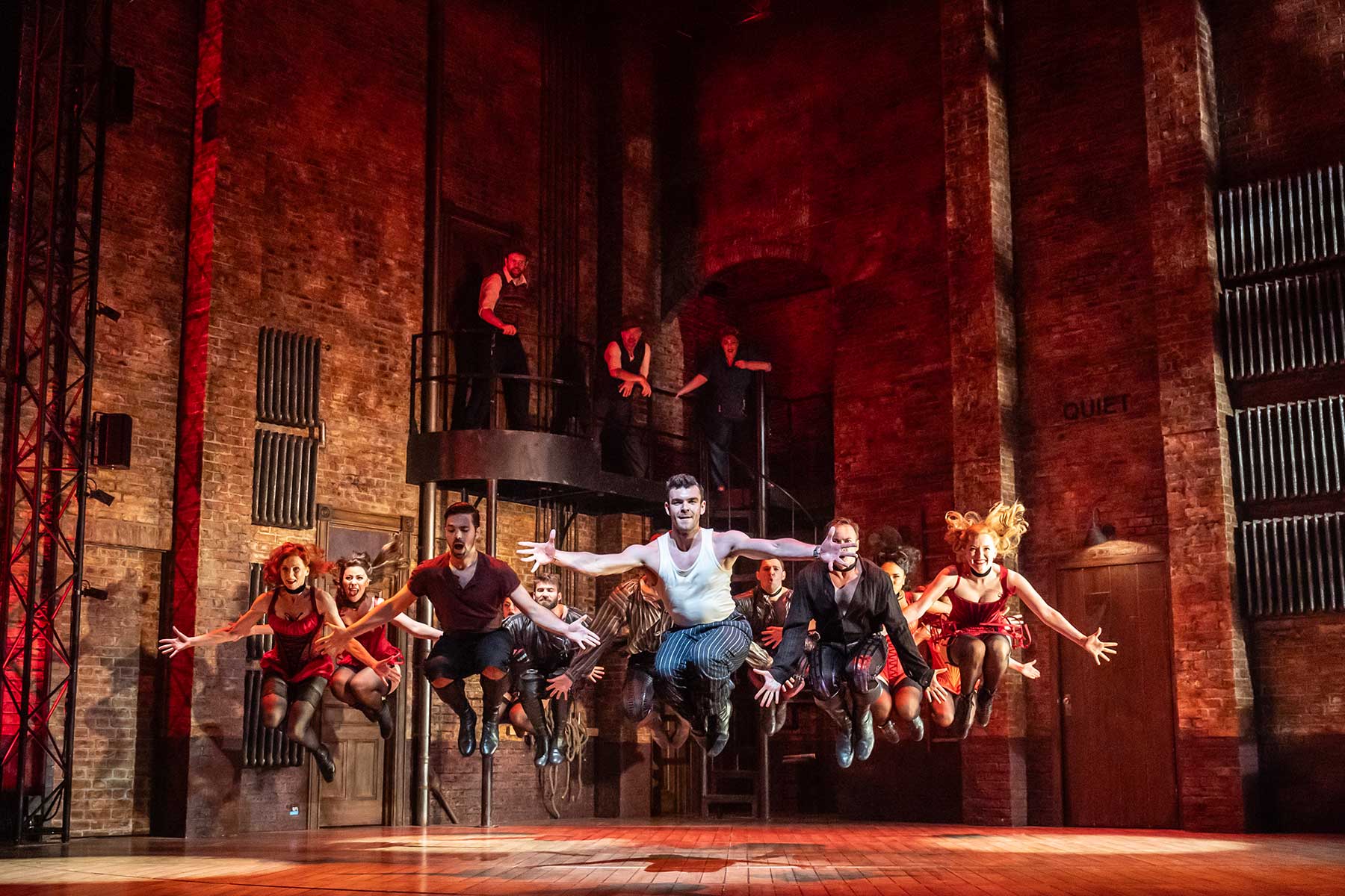 The company of Kiss Me Kate. Photo by Johan Persson