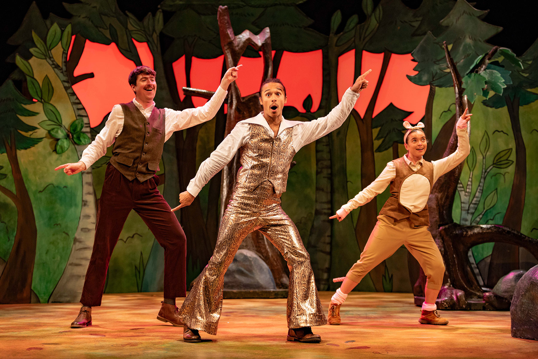 David Scotland (The Gruffalo), Kemi Clarke (Snake) and Eloise Warboys (Mouse) © Mark Senio