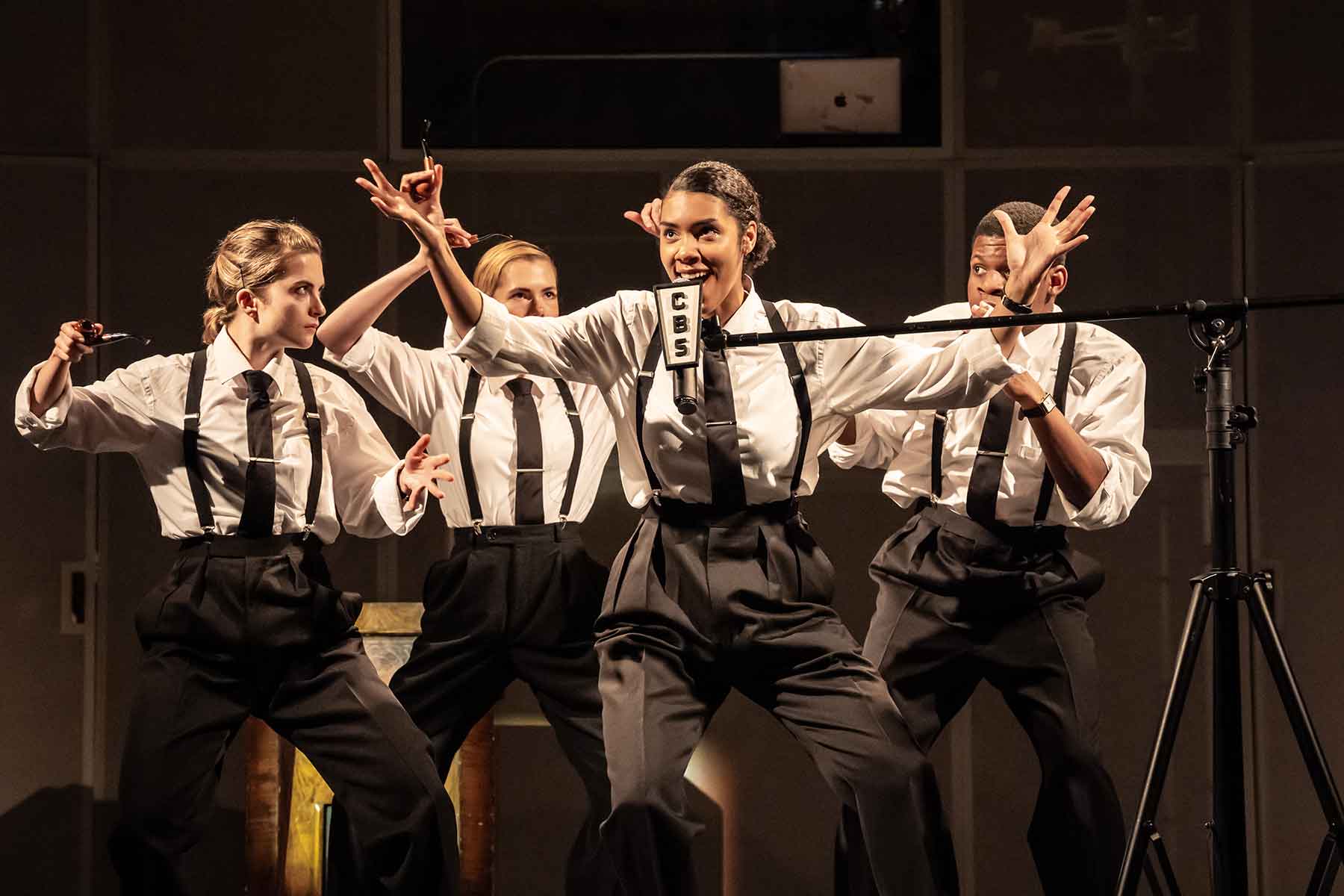 NYT REP Company members performing The War of the Worlds (credit Johan Persson)